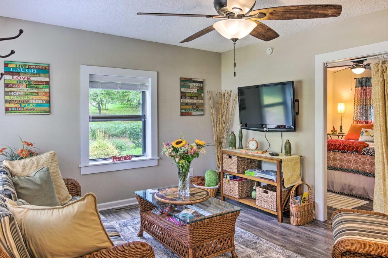 Shaw Creek Cottage With Fire Pit And Forest Views Hendersonville Kültér fotó