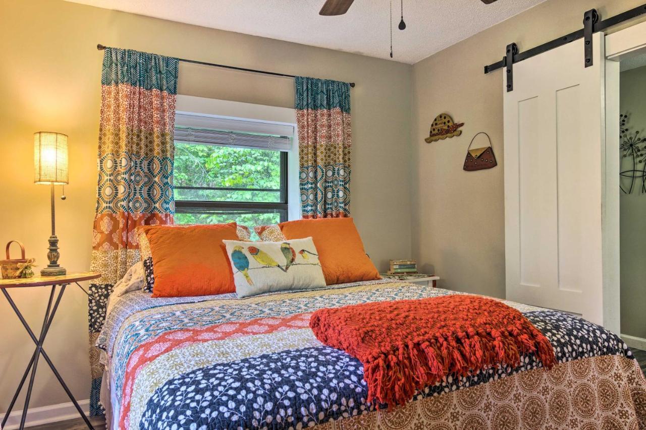 Shaw Creek Cottage With Fire Pit And Forest Views Hendersonville Kültér fotó