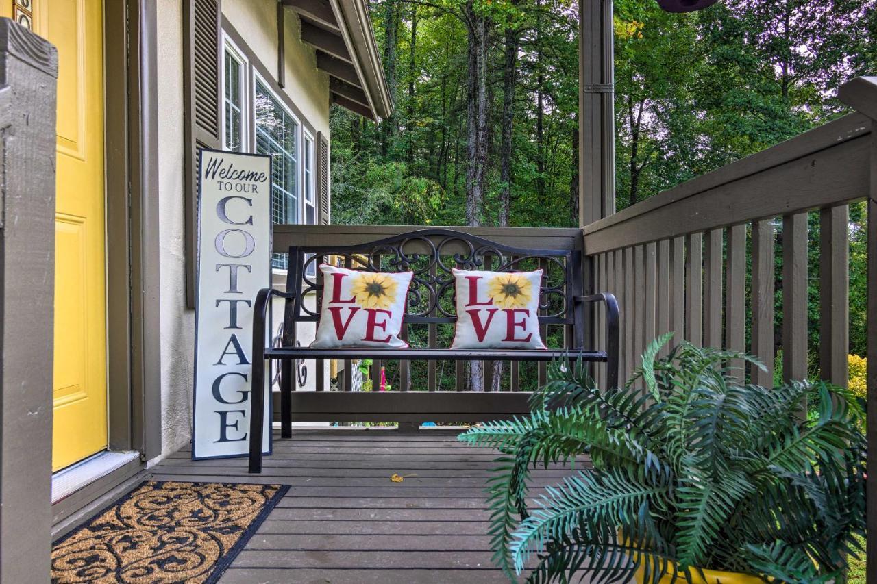 Shaw Creek Cottage With Fire Pit And Forest Views Hendersonville Kültér fotó